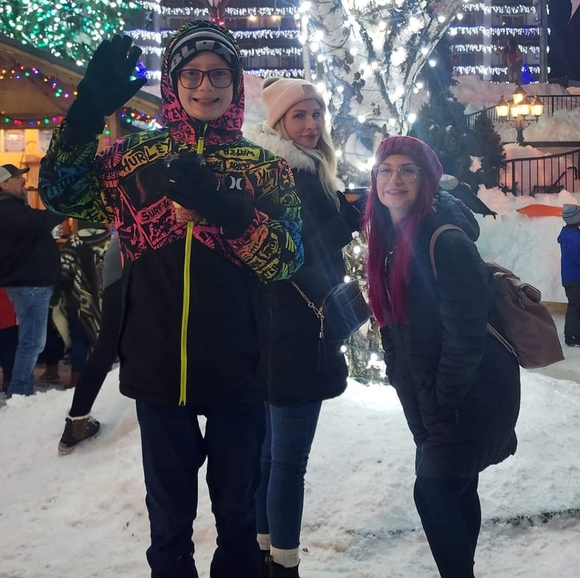 I'm Maegan 💋 Welcome to my closet! - Picture 3 of 4